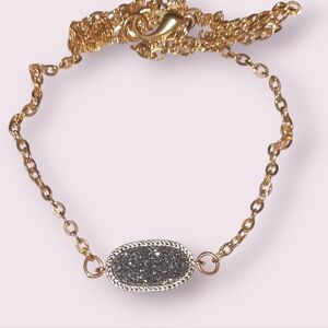 Like new druzy crystal gemstone necklace goldtone and grey sparkle